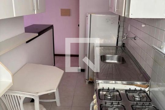Sala/cozinha de apartamento para alugar com 1 quarto, 50m² em Pituba, Salvador