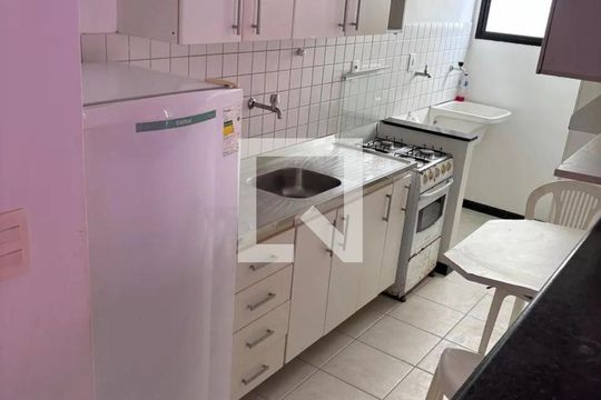 Sala/cozinha de apartamento para alugar com 1 quarto, 50m² em Pituba, Salvador