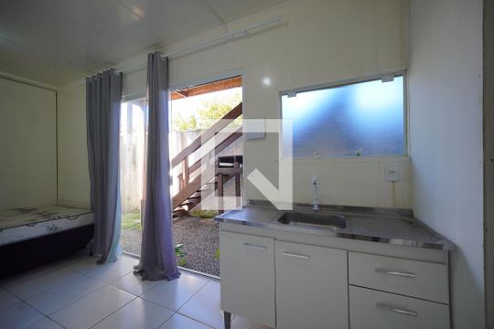 Sala/Cozinha de kitnet/studio para alugar com 1 quarto, 15m² em Balneario, Florianópolis