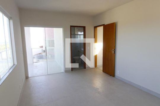 Casa de Condomínio para alugar com 4 quartos, 100m² em Ogiva, Cabo Frio