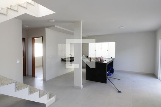 Casa de Condomínio para alugar com 4 quartos, 100m² em Ogiva, Cabo Frio