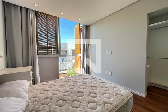 Suíte  de casa para alugar com 3 quartos, 140m² em Lagoa da Conceição, Florianópolis