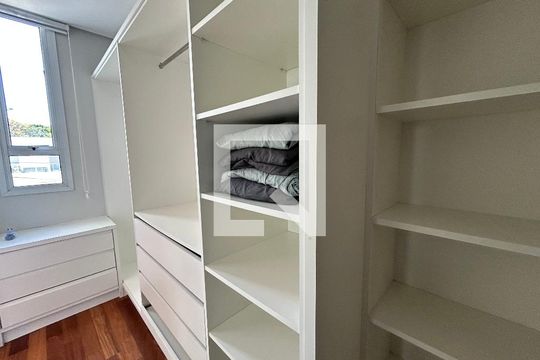 Suíte closet  de casa para alugar com 3 quartos, 140m² em Lagoa da Conceição, Florianópolis