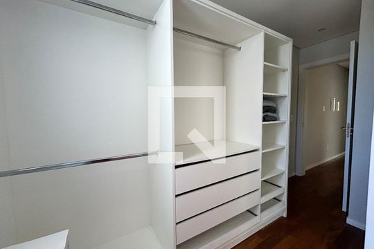 Suíte closet  de casa para alugar com 3 quartos, 140m² em Lagoa da Conceição, Florianópolis