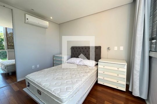 Suíte  de casa para alugar com 3 quartos, 140m² em Lagoa da Conceição, Florianópolis