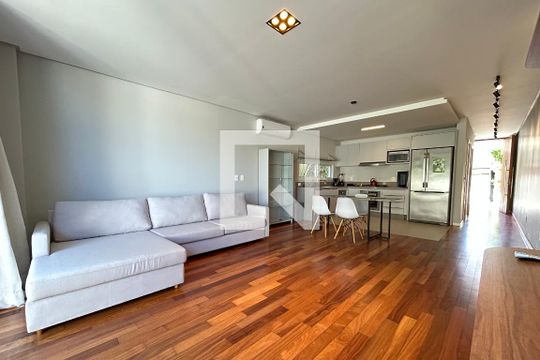 Sala de casa para alugar com 3 quartos, 140m² em Lagoa da Conceição, Florianópolis