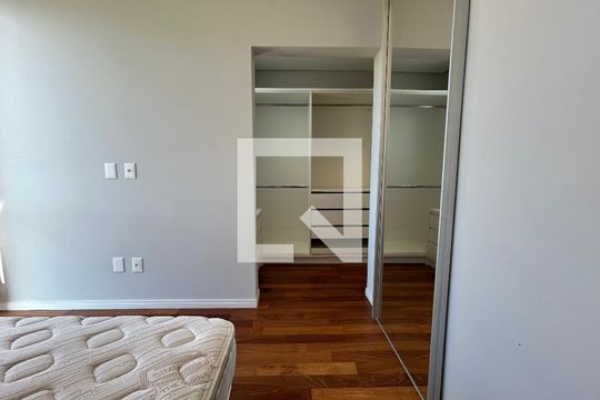 Suíte  de casa para alugar com 3 quartos, 140m² em Lagoa da Conceição, Florianópolis