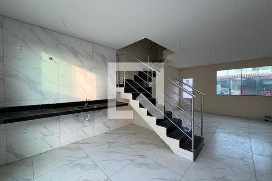Casa à venda com 3 quartos, 130m² em Copacabana, Belo Horizonte