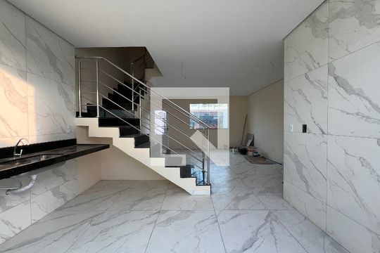 Casa à venda com 3 quartos, 130m² em Copacabana, Belo Horizonte