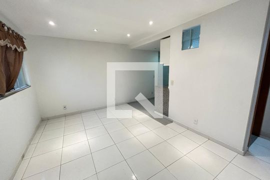 Sala 2 de casa para alugar com 4 quartos, 195m² em Honório Gurgel, Rio de Janeiro