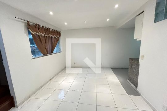 Sala 2 de casa para alugar com 4 quartos, 195m² em Honório Gurgel, Rio de Janeiro