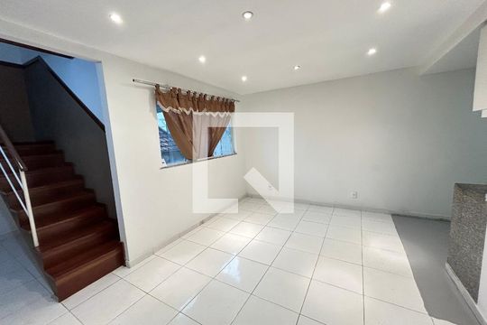 Sala 2 de casa para alugar com 4 quartos, 195m² em Honório Gurgel, Rio de Janeiro