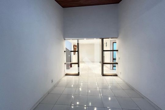 Sala de casa para alugar com 4 quartos, 195m² em Honório Gurgel, Rio de Janeiro
