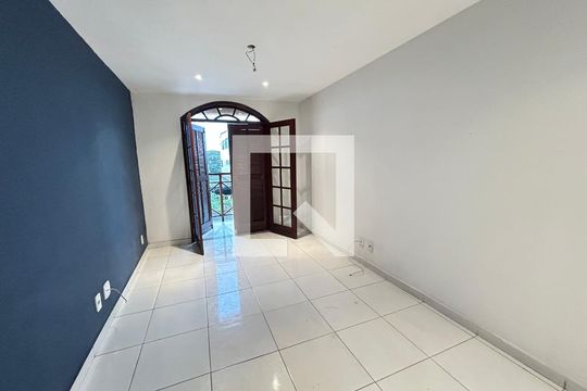 Quarto 1 de casa para alugar com 4 quartos, 195m² em Honório Gurgel, Rio de Janeiro