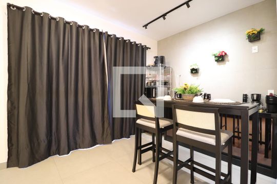 Cozinha de kitnet/studio para alugar com 1 quarto, 40m² em Saraiva, Uberlândia