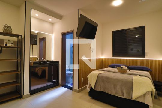 Quarto de kitnet/studio para alugar com 1 quarto, 40m² em Saraiva, Uberlândia