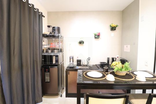 Cozinha de kitnet/studio para alugar com 1 quarto, 40m² em Saraiva, Uberlândia