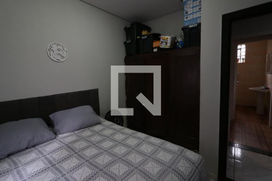 Quarto 2 de casa à venda com 3 quartos, 380m² em Iapi, Osasco
