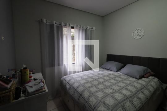 Quarto 2 de casa à venda com 3 quartos, 380m² em Iapi, Osasco