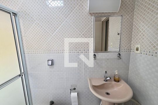 Banheiro de apartamento para alugar com 1 quarto, 63m² em Cidade Ocian, Praia Grande