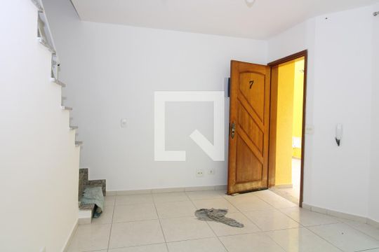 Sala de casa de condomínio para alugar com 2 quartos, 80m² em Vila Ré, São Paulo