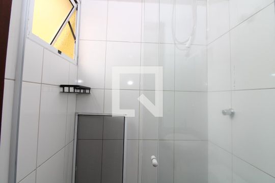 Banheiro da Suíte 1 de casa de condomínio para alugar com 2 quartos, 80m² em Vila Ré, São Paulo