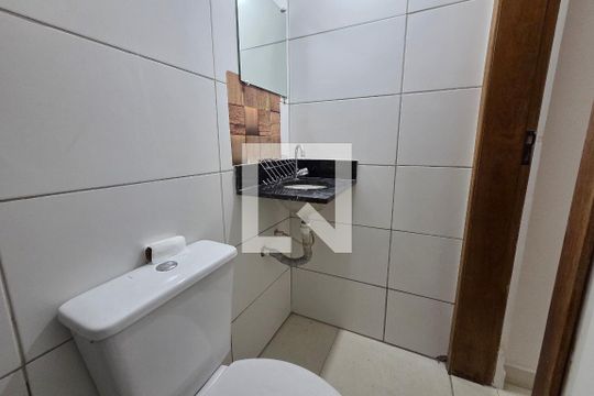 Lavabo de casa de condomínio para alugar com 2 quartos, 56m² em Vila Caiçara, Praia Grande