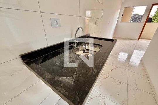 Cozinha de apartamento à venda com 2 quartos, 37m² em Vila Guilhermina, São Paulo