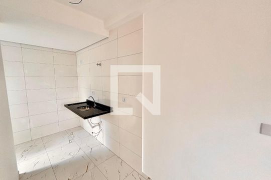 Cozinha de apartamento à venda com 2 quartos, 37m² em Vila Guilhermina, São Paulo
