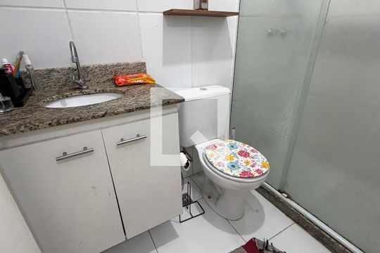Banheiro de apartamento à venda com 1 quarto, 37m² em Taquara, Rio de Janeiro