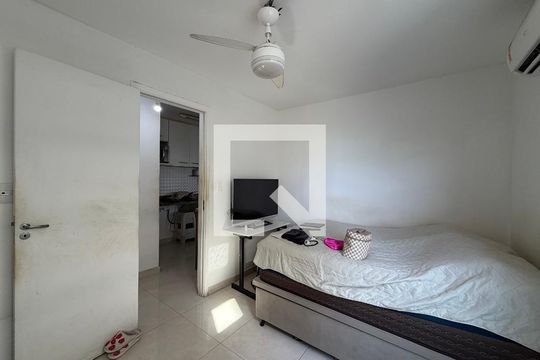 Quarto de apartamento à venda com 1 quarto, 37m² em Taquara, Rio de Janeiro