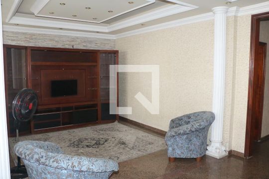 Sala de casa para alugar com 3 quartos, 500m² em Caonze, Nova Iguaçu