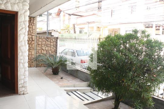 Varanda de casa para alugar com 3 quartos, 500m² em Caonze, Nova Iguaçu