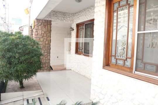 Casa para alugar com 3 quartos, 500m² em Caonze, Nova Iguaçu