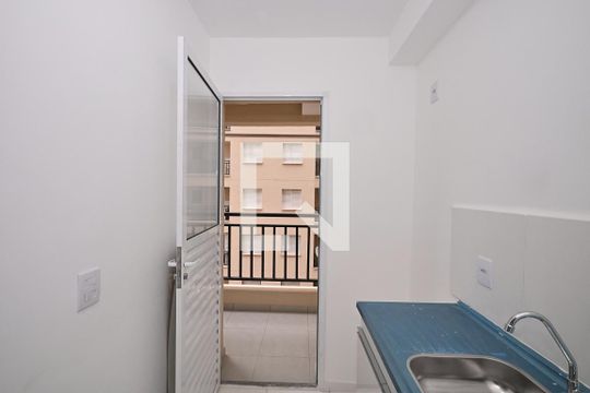 Cozinha de apartamento para alugar com 2 quartos, 43m² em Jardim Tres Irmaos, Taboão da Serra