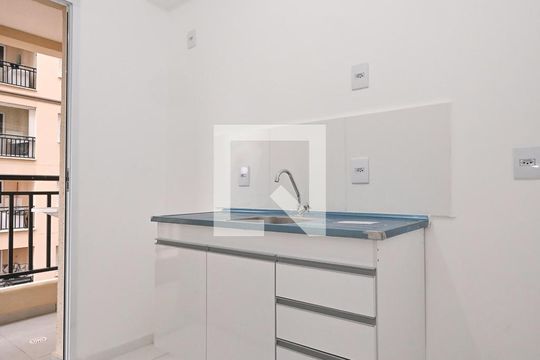 Cozinha de apartamento para alugar com 2 quartos, 43m² em Jardim Tres Irmaos, Taboão da Serra