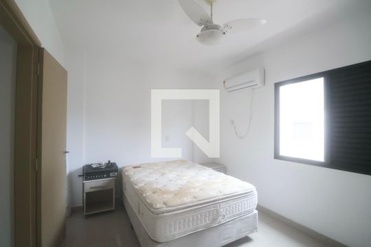 Suíte de apartamento para alugar com 2 quartos, 90m² em Jardim Las Palmas, Guarujá