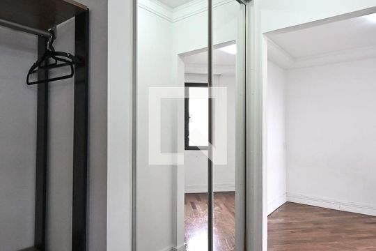 Corredor de apartamento à venda com 1 quarto, 43m² em Vila Suzana, São Paulo