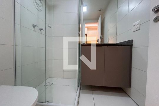 Banheiro  de kitnet/studio à venda com 1 quarto, 25m² em Santo Amaro, São Paulo