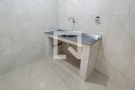 Casa para alugar com 1 quarto, 40m² em Parque Moderno, Duque de Caxias