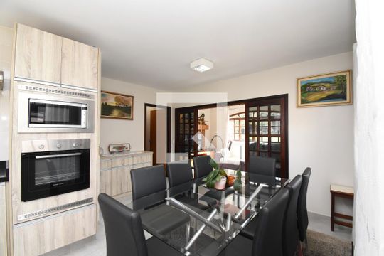 Cozinha de casa à venda com 2 quartos, 600m² em Santo Inácio, Curitiba