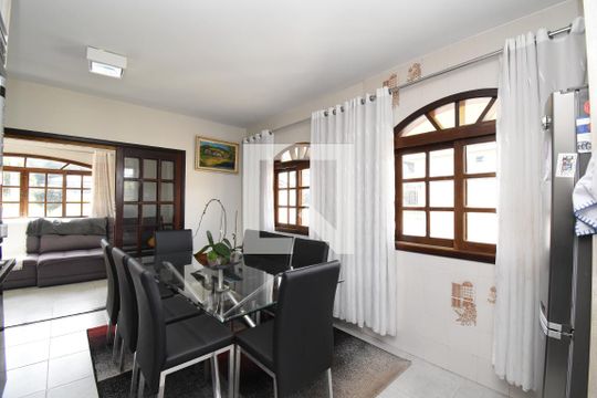 Cozinha de casa à venda com 2 quartos, 600m² em Santo Inácio, Curitiba
