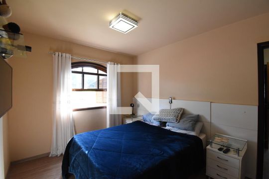 Quarto 1 de casa à venda com 2 quartos, 600m² em Santo Inácio, Curitiba