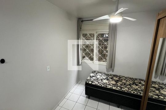 Quarto 1 de apartamento para alugar com 2 quartos, 44m² em Pantanal, Florianópolis