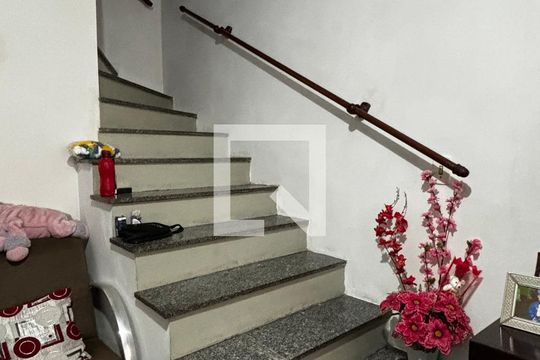 Escada de casa à venda com 2 quartos, 108m² em Santa Terezinha, Santo André