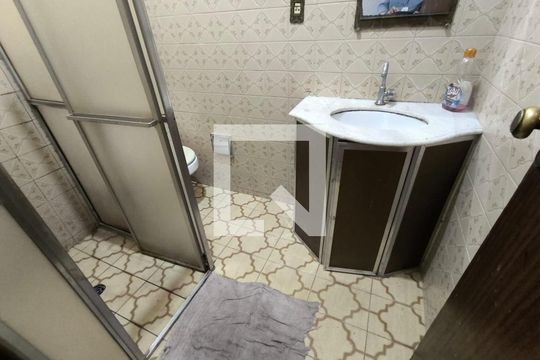 Banheiro de casa à venda com 2 quartos, 200m² em Alto dos Pinheiros, Belo Horizonte
