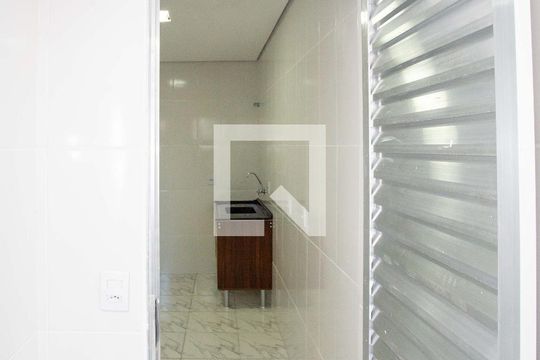 Banheiro de casa para alugar com 1 quarto, 20m² em Canhema, Diadema