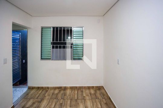 Quarto de casa para alugar com 1 quarto, 20m² em Canhema, Diadema