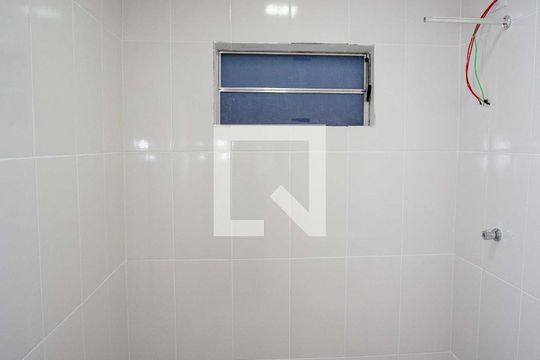 Banheiro de casa para alugar com 1 quarto, 45m² em Canhema, Diadema