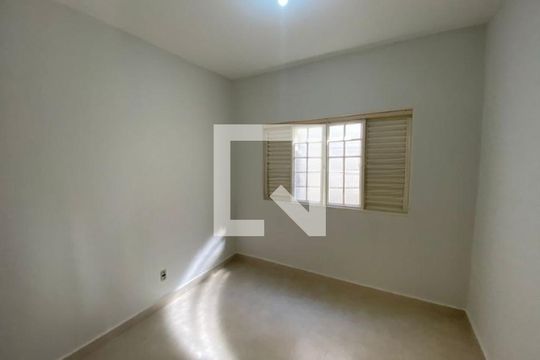 Quarto de casa para alugar com 4 quartos, 240m² em Santa Mônica, Uberlândia
